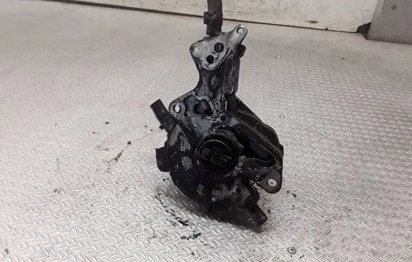 Volkswagen Touran I Vacuum pump 038145209E