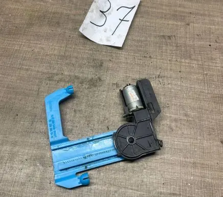 Mercedes-Benz E W211 Seat adjustment motor 2209700026