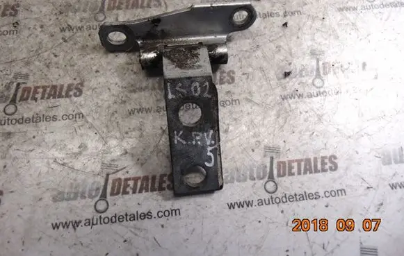 Lexus LS 430 Front door upper hinge
