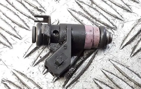 Renault Megane II Fuel injector h132259