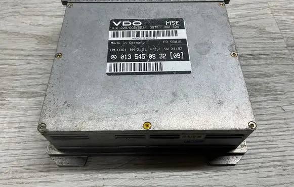 Mercedes-Benz E W124 Engine control unit/module ECU 0135450832