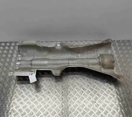 BMW 5 G30 G31 G38 Heat shield in engine bay 7375961