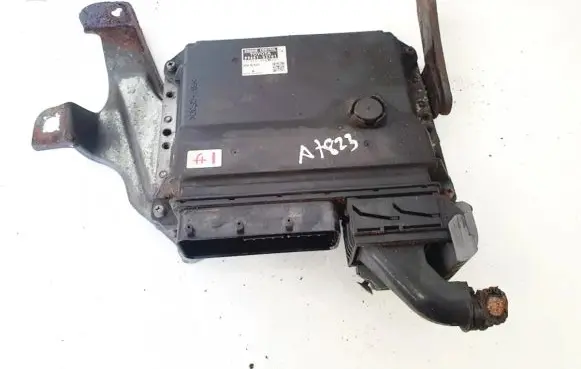 Lexus IS 220D-250-350 Engine control unit/module 8966153701 175800-9480