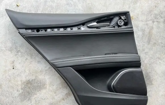 Alfa Romeo Stelvio Coupe rear side trim panel 156197052