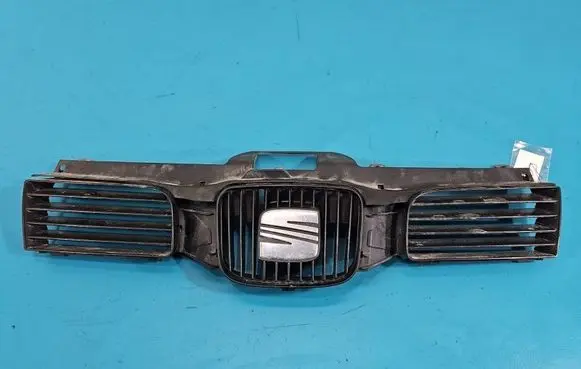 Seat Leon (1M) Front bumper upper radiator grill 1M0853653 IMPRK1564985