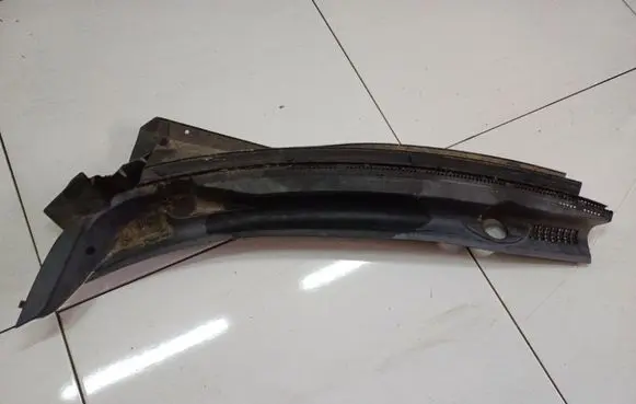 Peugeot 4007 Wiper trim