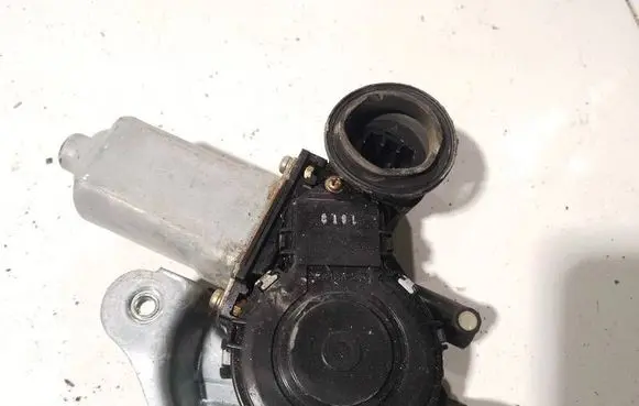 Toyota Avensis Verso Front door window regulator motor 8572042070 85720-42070