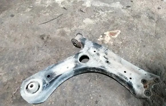 Volkswagen Polo V 6R Front lower control arm/wishbone