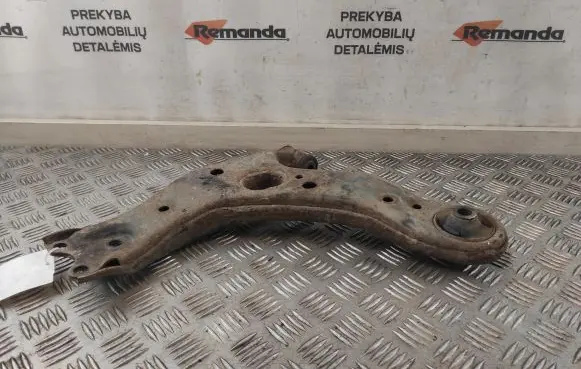 Toyota Auris 150 Front lower control arm/wishbone