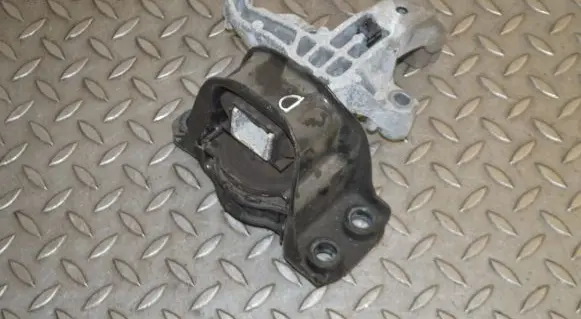 Nissan Qashqai Engine mount bracket 112320940R