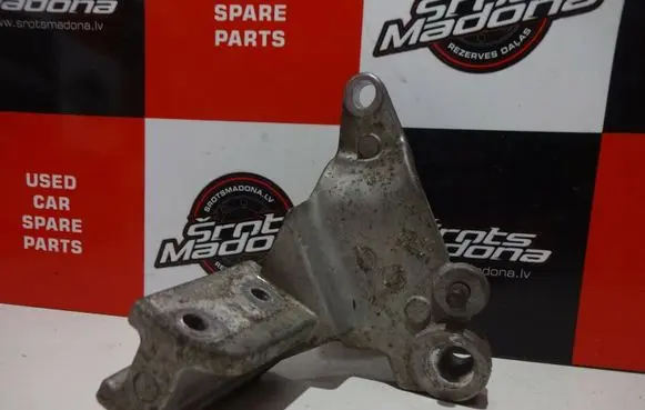 Volvo S80 Engine mount bracket 31293542