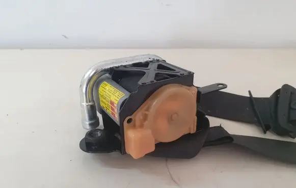 Opel Insignia A Front seatbelt 3063932