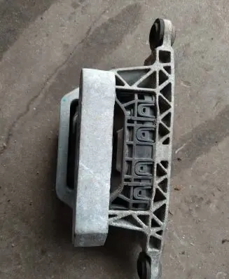 Opel Insignia B Engine mount bracket 84240118