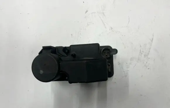 Mercedes-Benz E W124 Central locking vacuum pump q0008000548