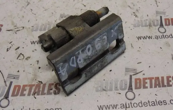 Volvo XC90 Front door lower hinge 