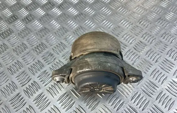 Mercedes-Benz E W212 Engine mount bracket A2122402317