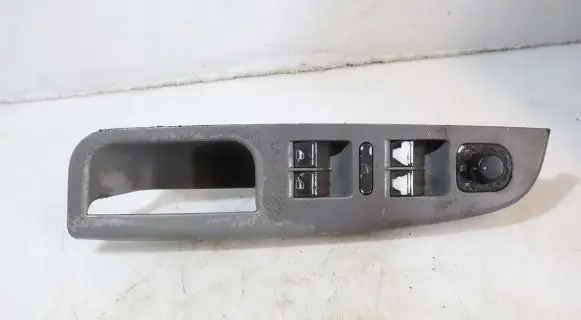 Volkswagen Golf V Electric window control switch
