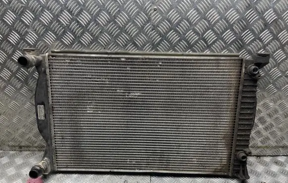 Audi A4 S4 B7 8E 8H Coolant radiator 8E0121251AQ 2123950312CY