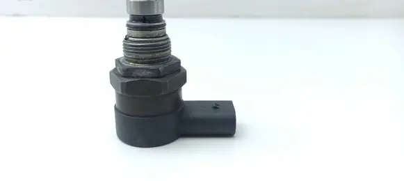 Mercedes-Benz C W203 Fuel pressure regulator A6110780449 02810780449