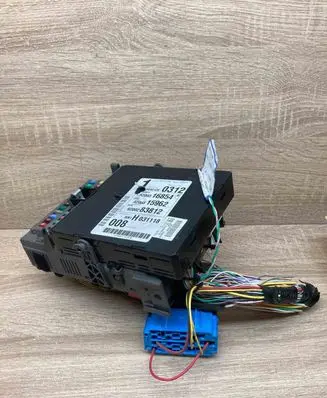 Renault Espace IV Fuse module 8200004201E
