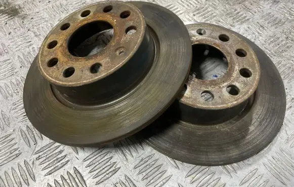 Volkswagen Jetta VI Rear brake disc