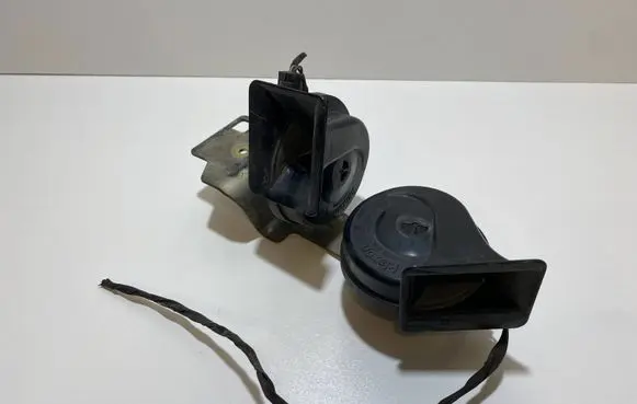 BMW 5 E60 E61 Horn signal 0092018 6935709