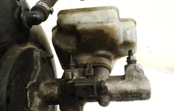 Volkswagen Golf V Master brake cylinder 0204Y24052