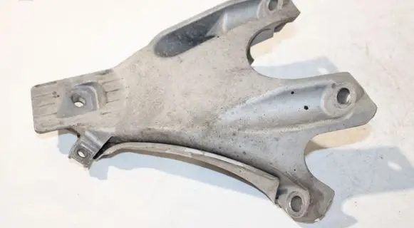 BMW 5 E60 E61 Engine mounting bracket 6770940