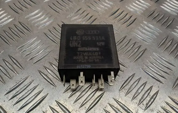Volkswagen PASSAT B5.5 Window wiper relay 4B0955531A