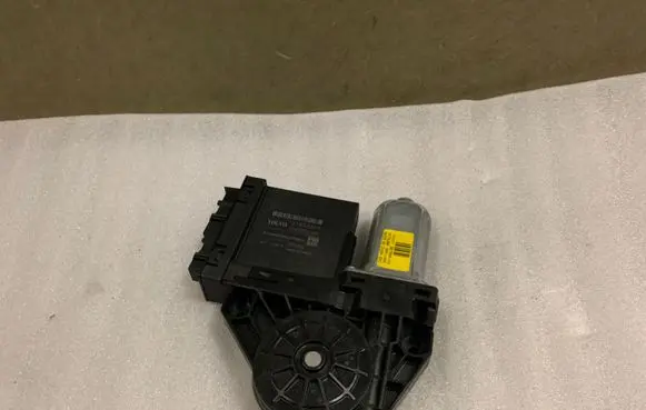 Volvo XC90 Front door window regulator motor 31453356
