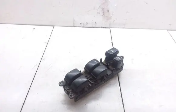 Toyota Avensis Verso Electric window control switch 8404044030