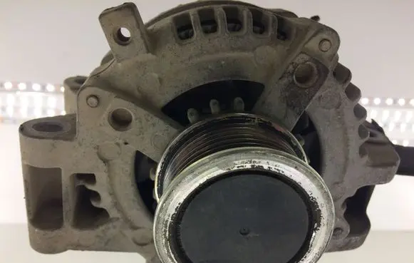 Toyota Corolla Verso E121 Generator/alternator 2706006011 1042104521