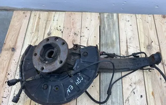 Porsche Cayenne (9PA) Front wheel hub spindle knuckle 7L0407257A