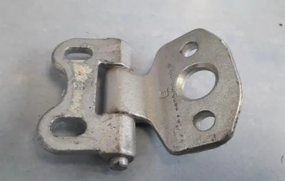 Mercedes-Benz E W210 Rear door lower hinge