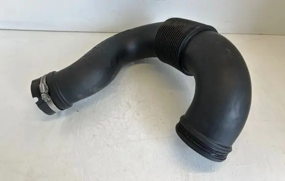 Iveco Daily 6th gen Air intake hose/pipe 5801966017
