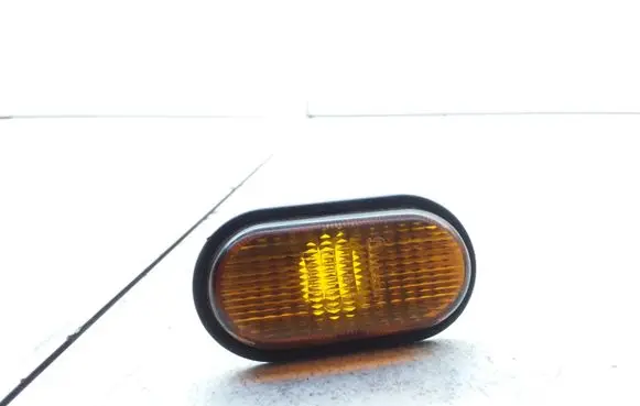 Renault Megane I Front fender indicator light 7700847333