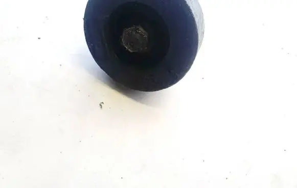 Engine mounting bracket