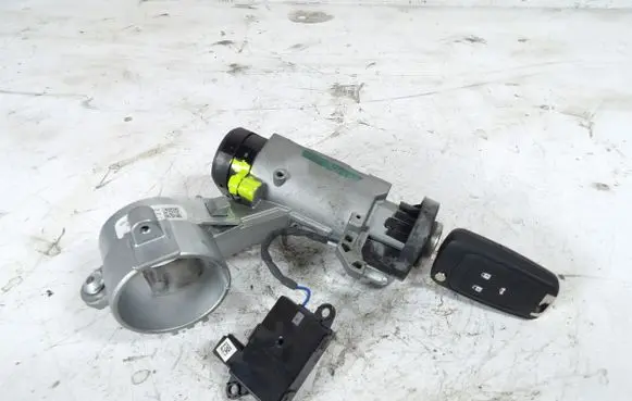 Opel Astra J Ignition lock 13337924