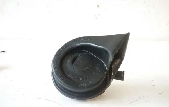 Volkswagen PASSAT B5.5 Horn signal 011157 E9011157 703881157