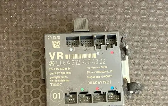 Mercedes-Benz C W204 Door control unit/module A2129004302 A2128203626 A2129028101