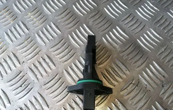 Mercedes-Benz E W211 Mass air flow meter F00C2G2068