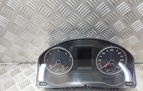 Volkswagen Tiguan Speedometer (instrument cluster) 5n0920971b