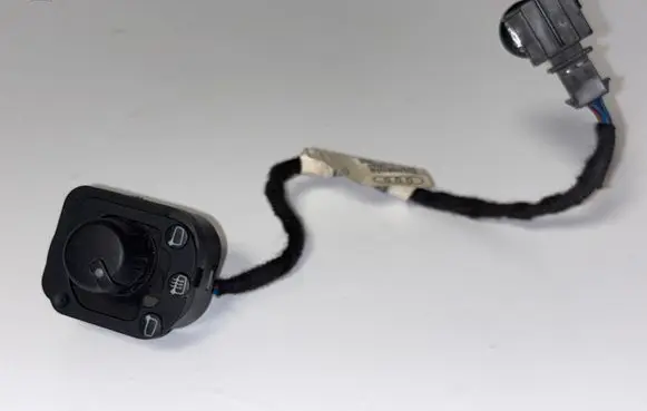 Wing mirror switch