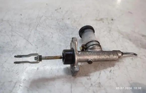 Nissan Navara D22 Master brake cylinder