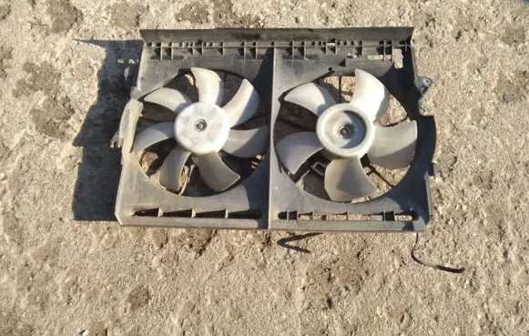 Toyota Corolla Verso AR10 Fan set 