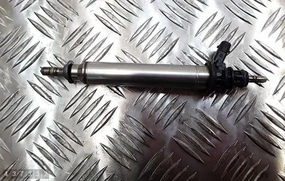 Mercedes-Benz CLS C218 X218 Fuel injector A2780700687