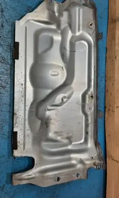 Volvo V60 Heat shield in engine bay 