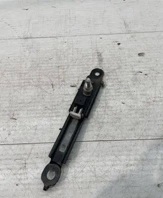 Lexus IS 220D-250-350 Seat belt height adjuster E563001