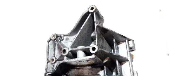 Citroen Xsara Picasso Engine mounting bracket 9643834880 96348179