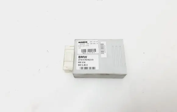 BMW X5 E70 Air suspension control unit module (rear) 6793163
